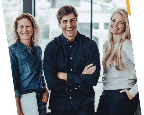 Drei Mitarbeiter froh über die neuen Backlinks