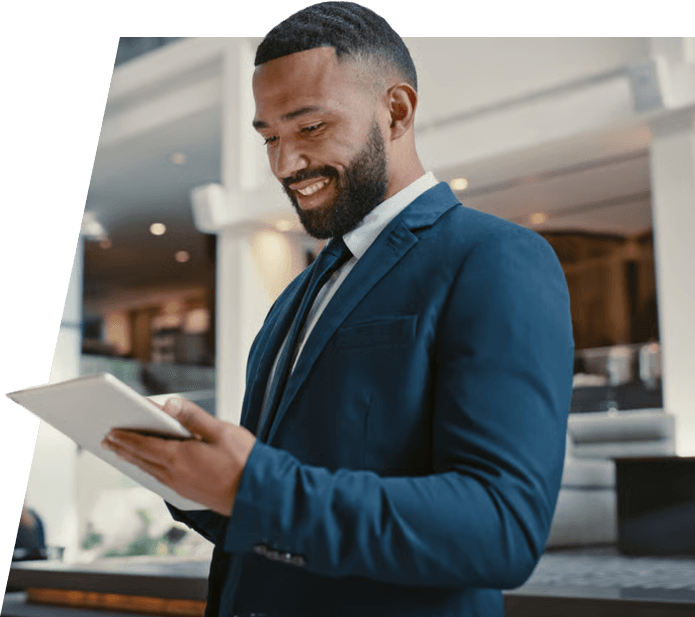 Geschäftsmann mit Tablet in der Hand